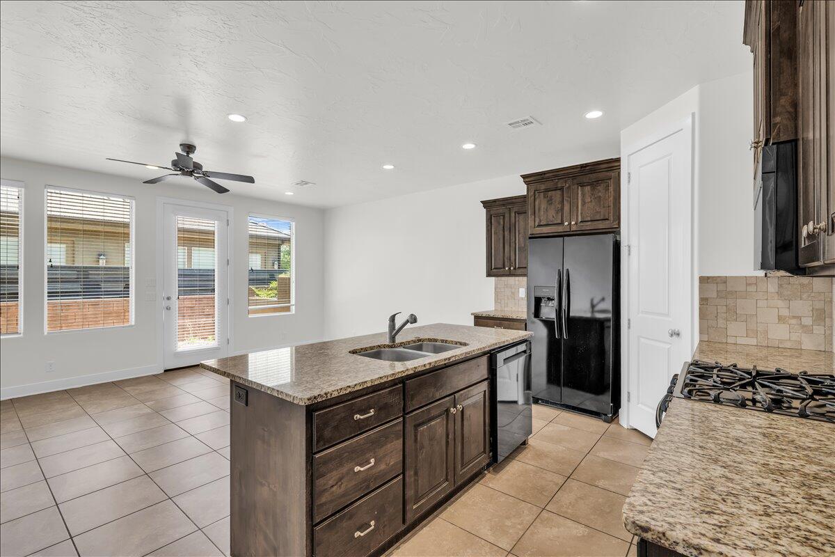 CORAL RIDGE TOWNHOMES - Residential