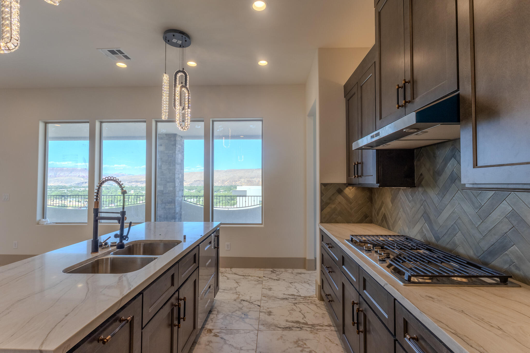 MOUNTAIN VIEW ESTATES - Residential