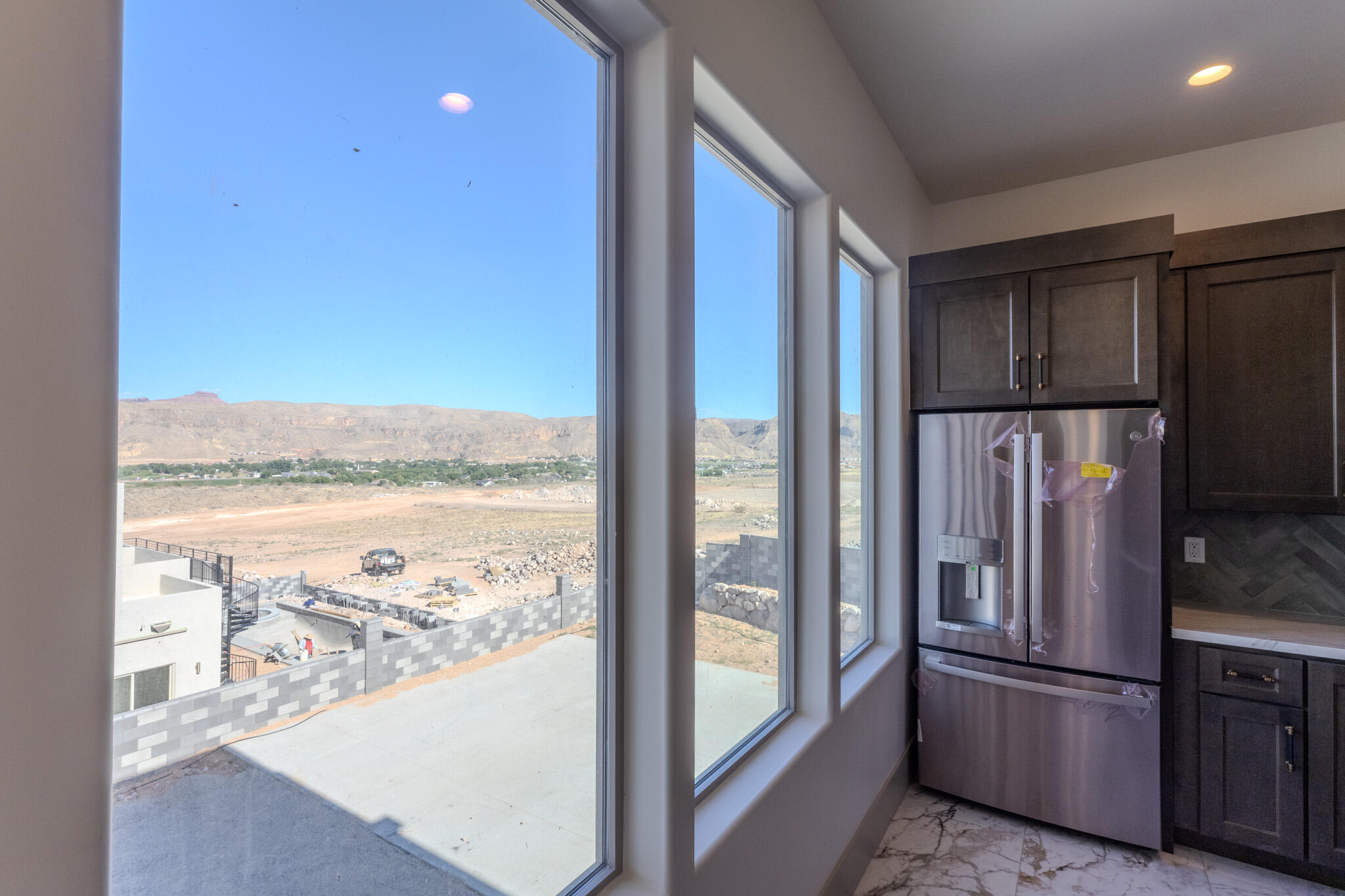 MOUNTAIN VIEW ESTATES - Residential
