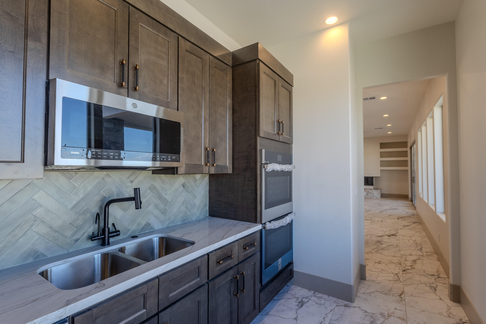 MOUNTAIN VIEW ESTATES - Residential
