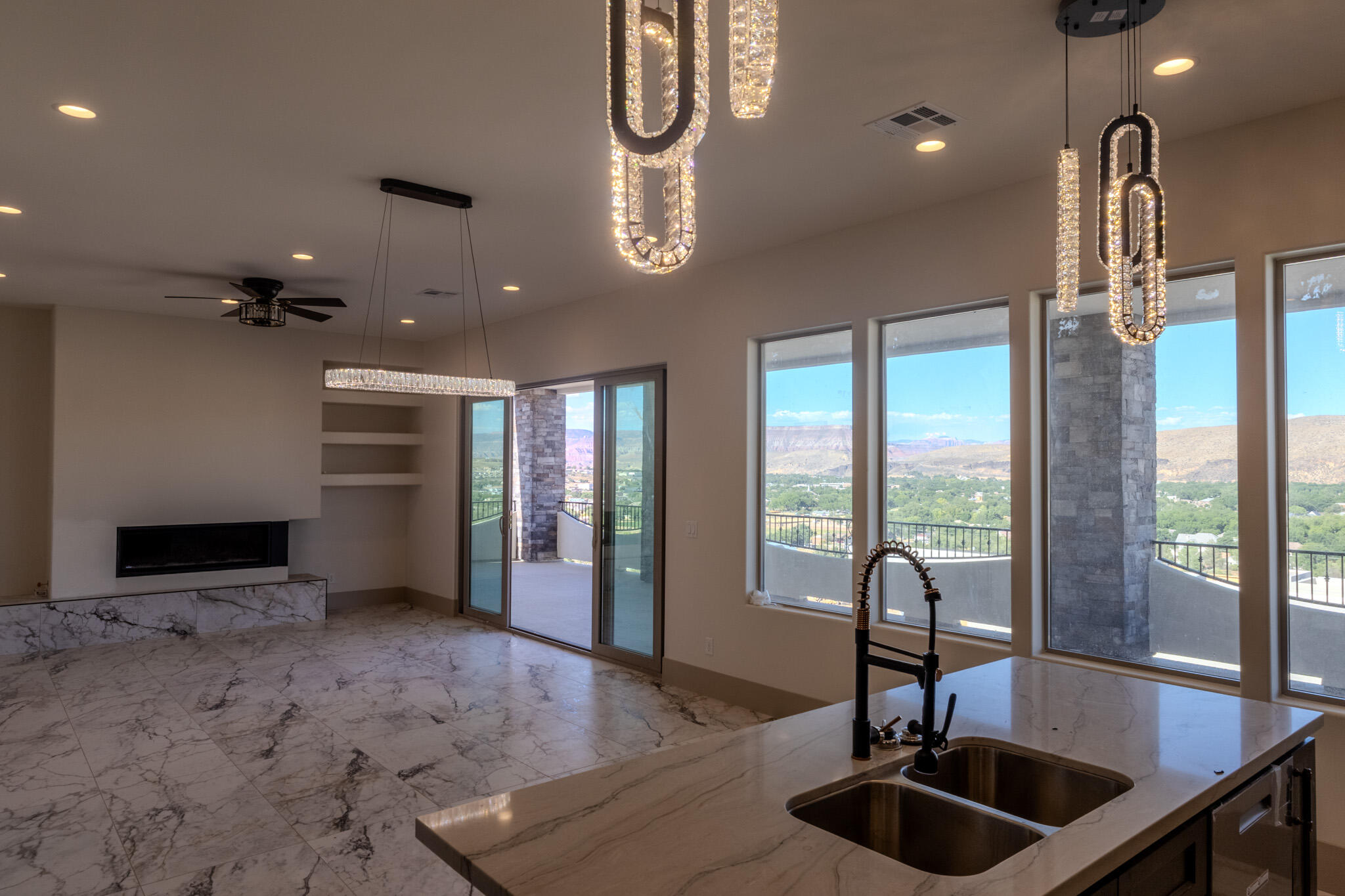 MOUNTAIN VIEW ESTATES - Residential