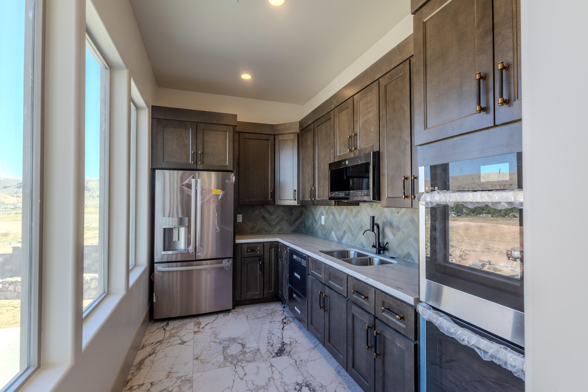 MOUNTAIN VIEW ESTATES - Residential