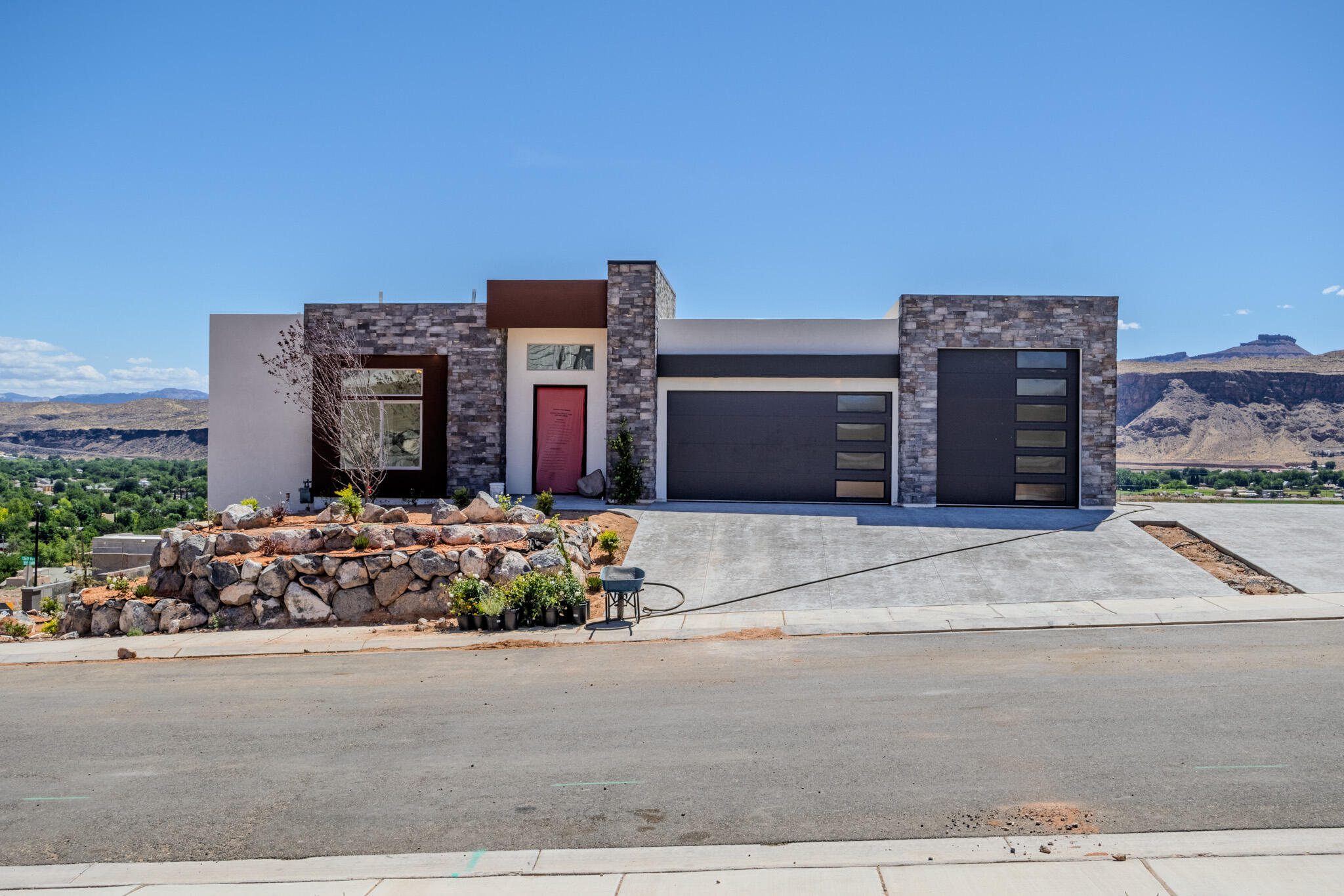 MOUNTAIN VIEW ESTATES - Residential