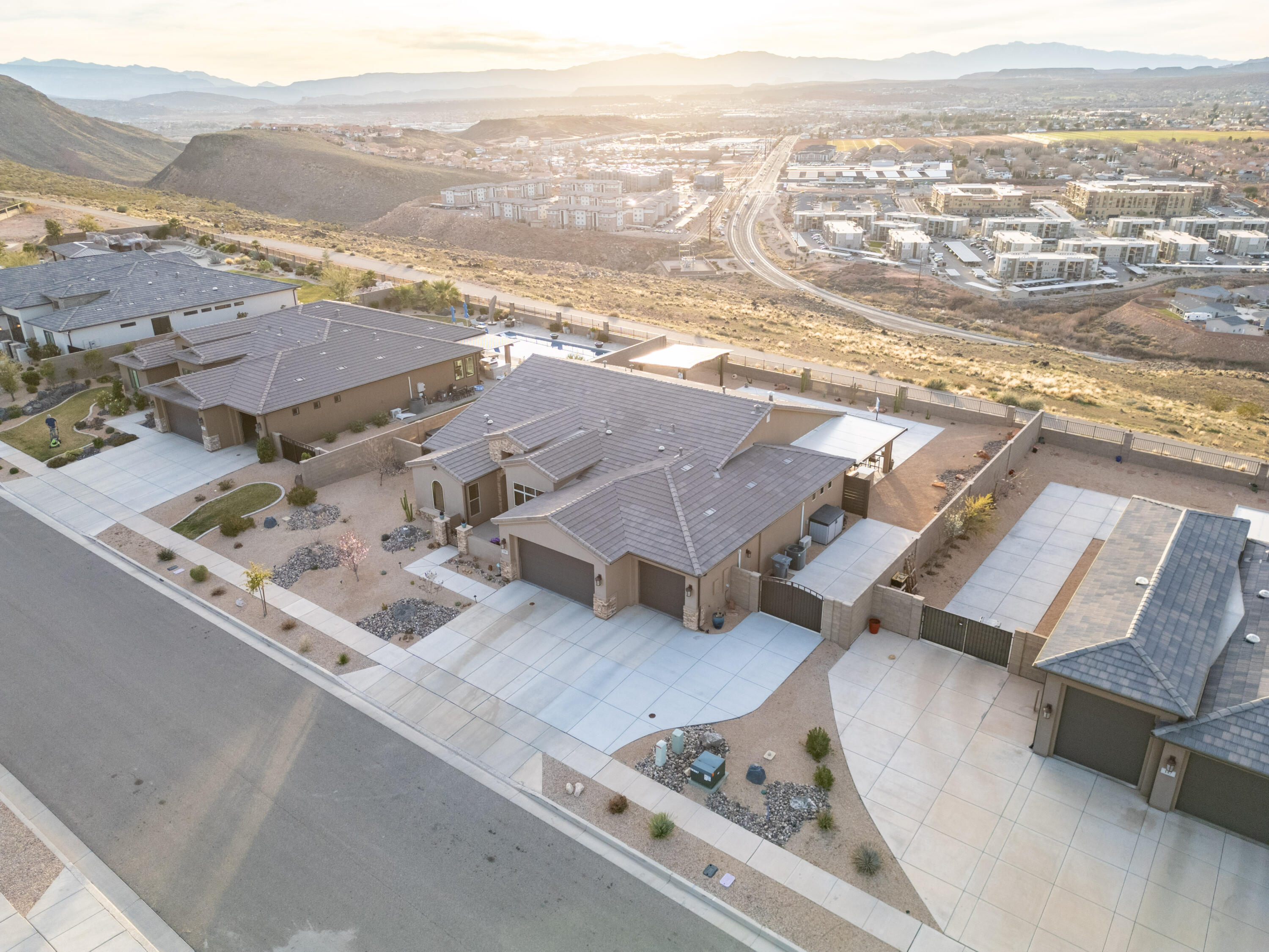 VIEWS AT CORAL CANYON - Residential