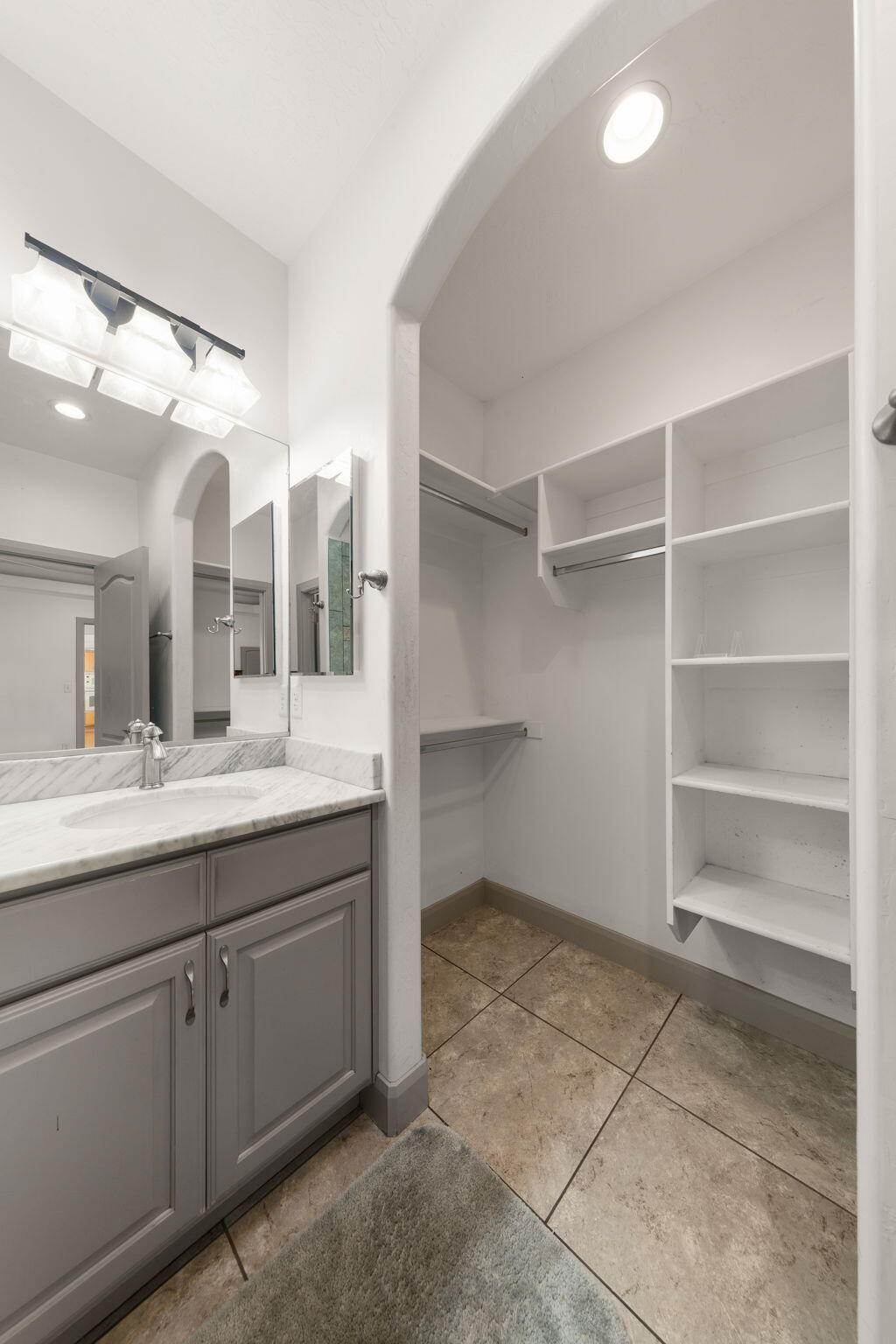BLOOMINGTON HILLS - Residential