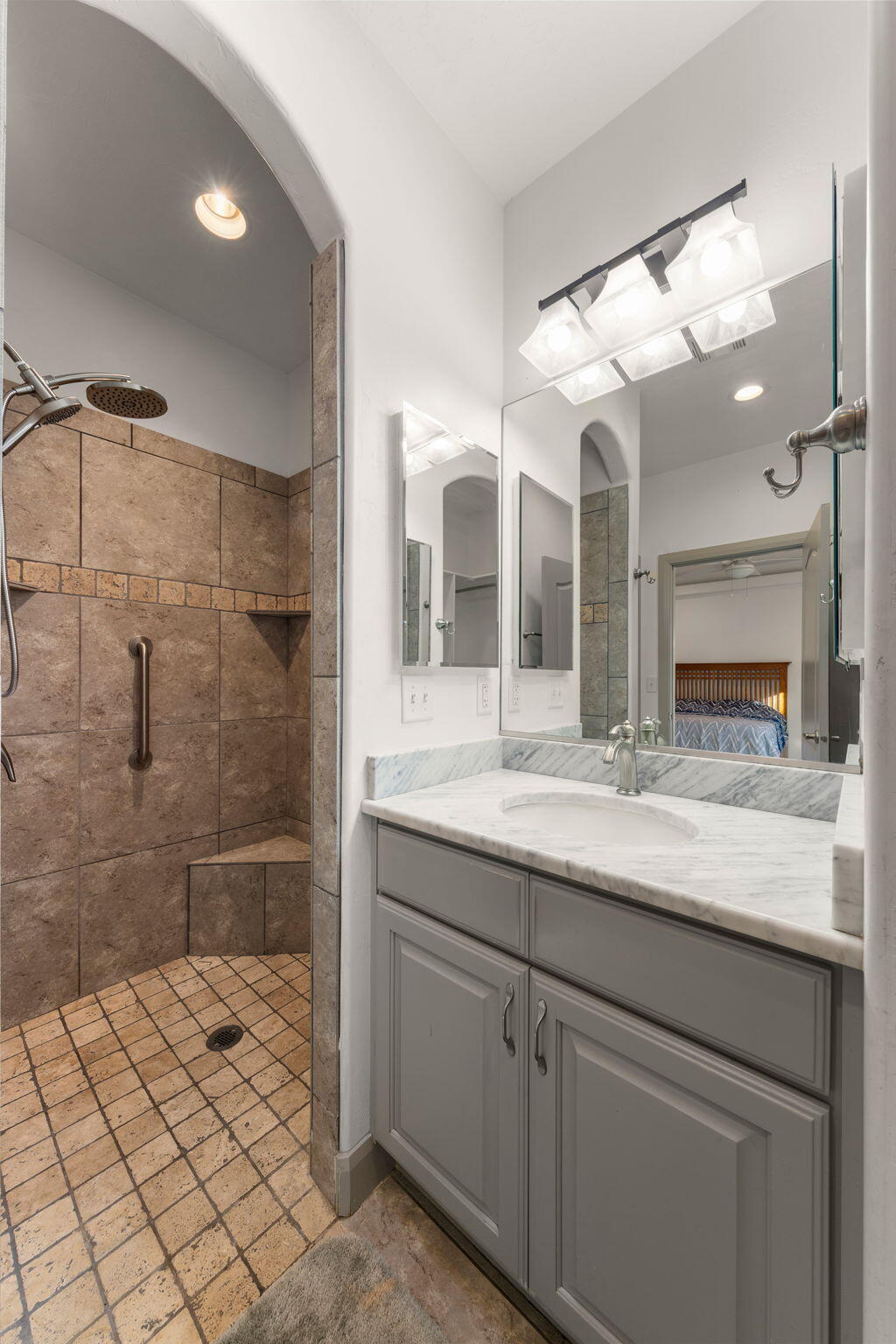 BLOOMINGTON HILLS - Residential