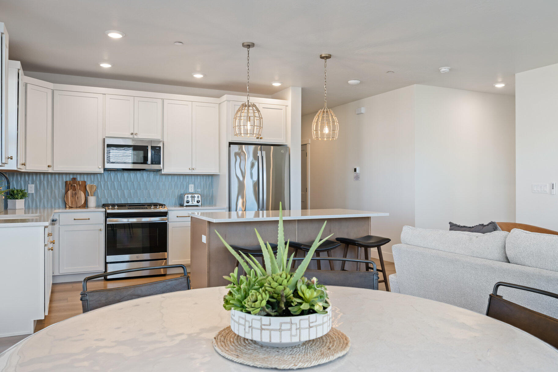 DESERT COLOR CONDOS - Residential