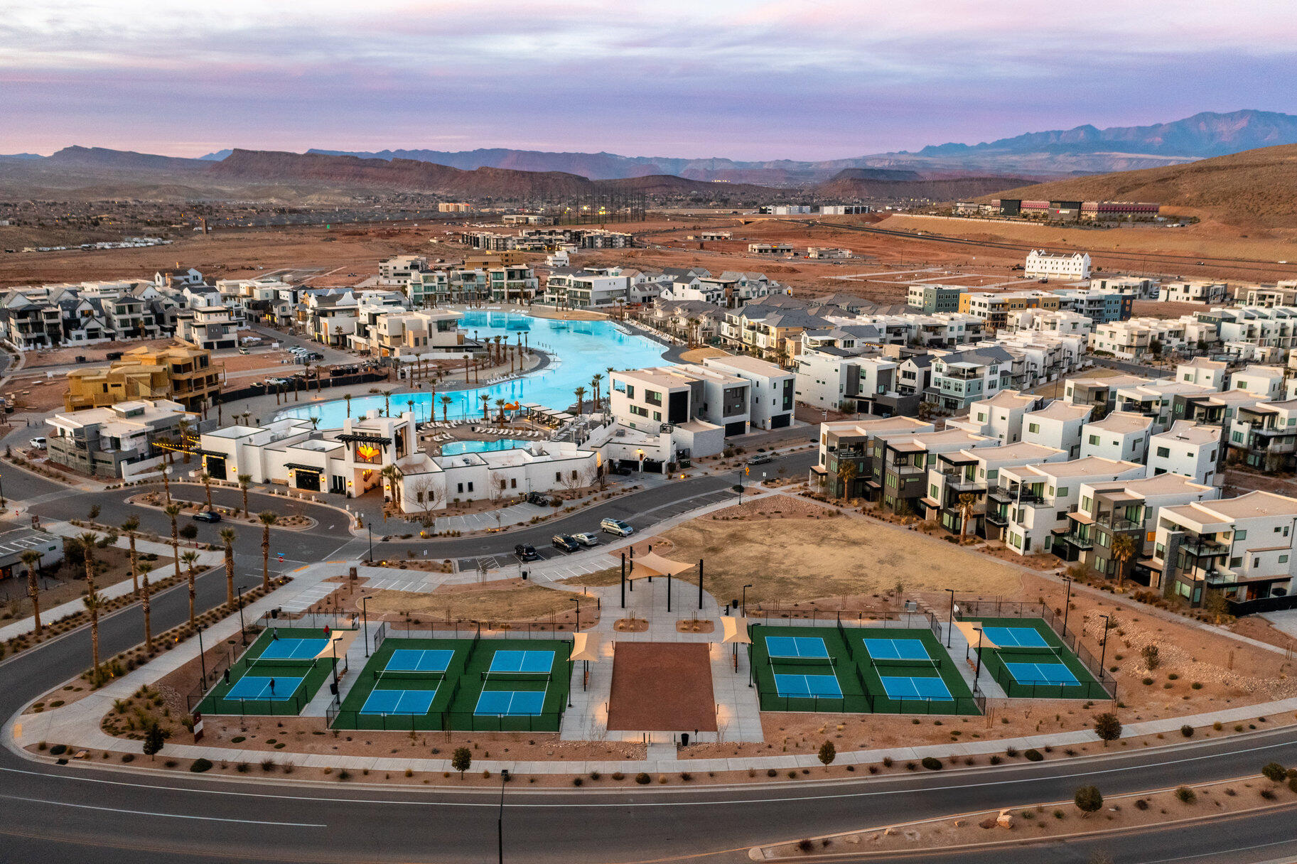 DESERT COLOR CONDOS - Residential