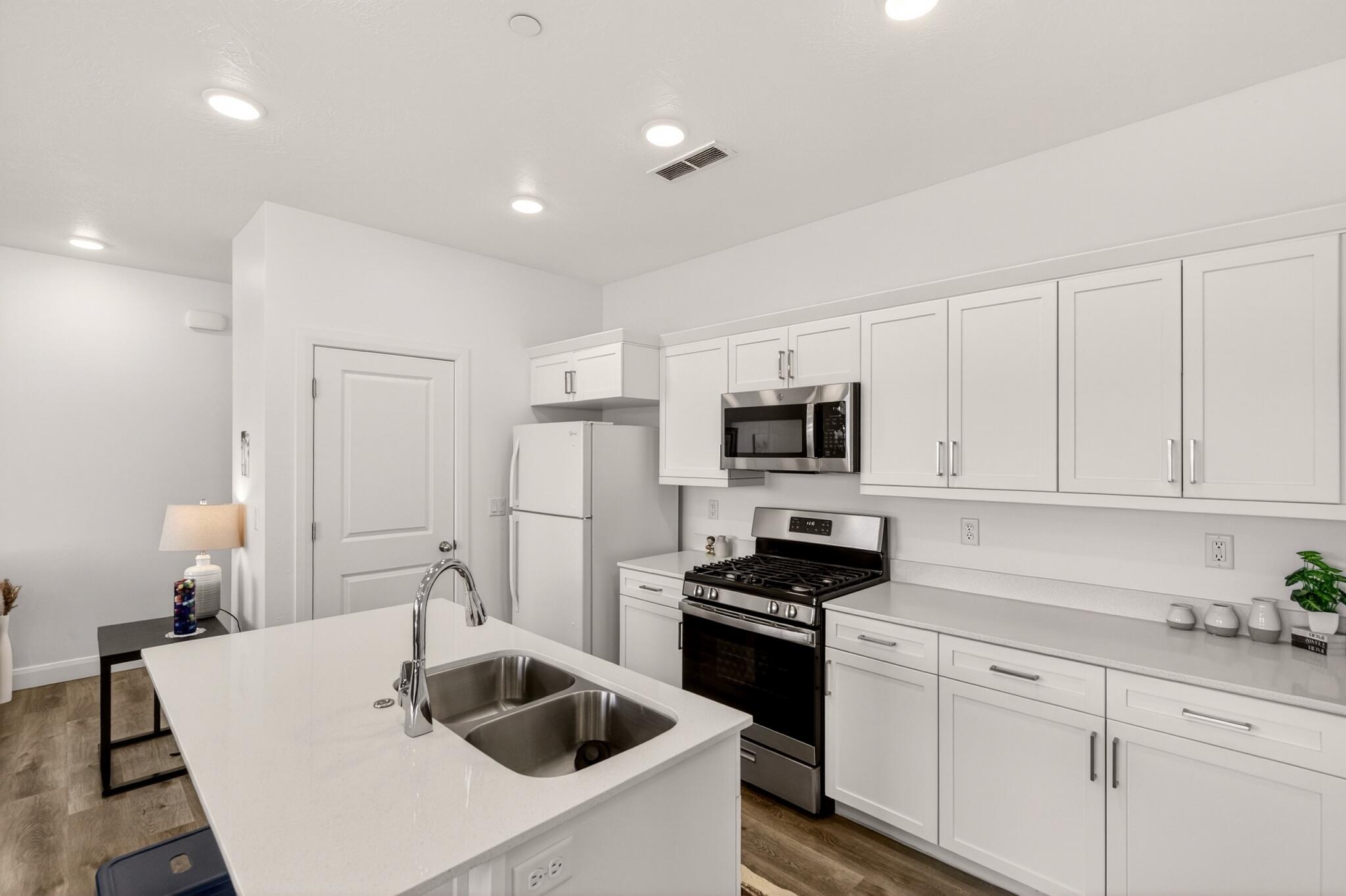 DESERT COLOR AUBURN HILLS CONDOMINIUMS - Residential