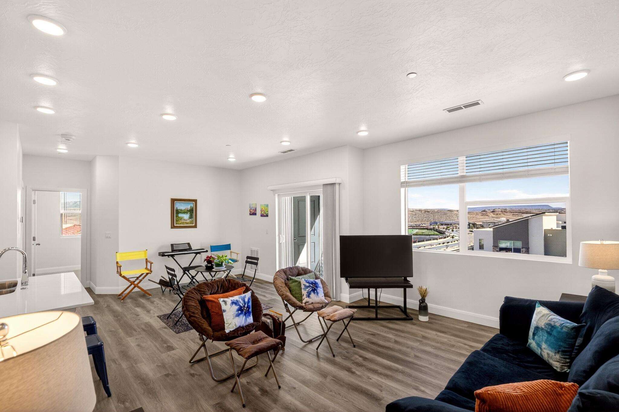 DESERT COLOR AUBURN HILLS CONDOMINIUMS - Residential