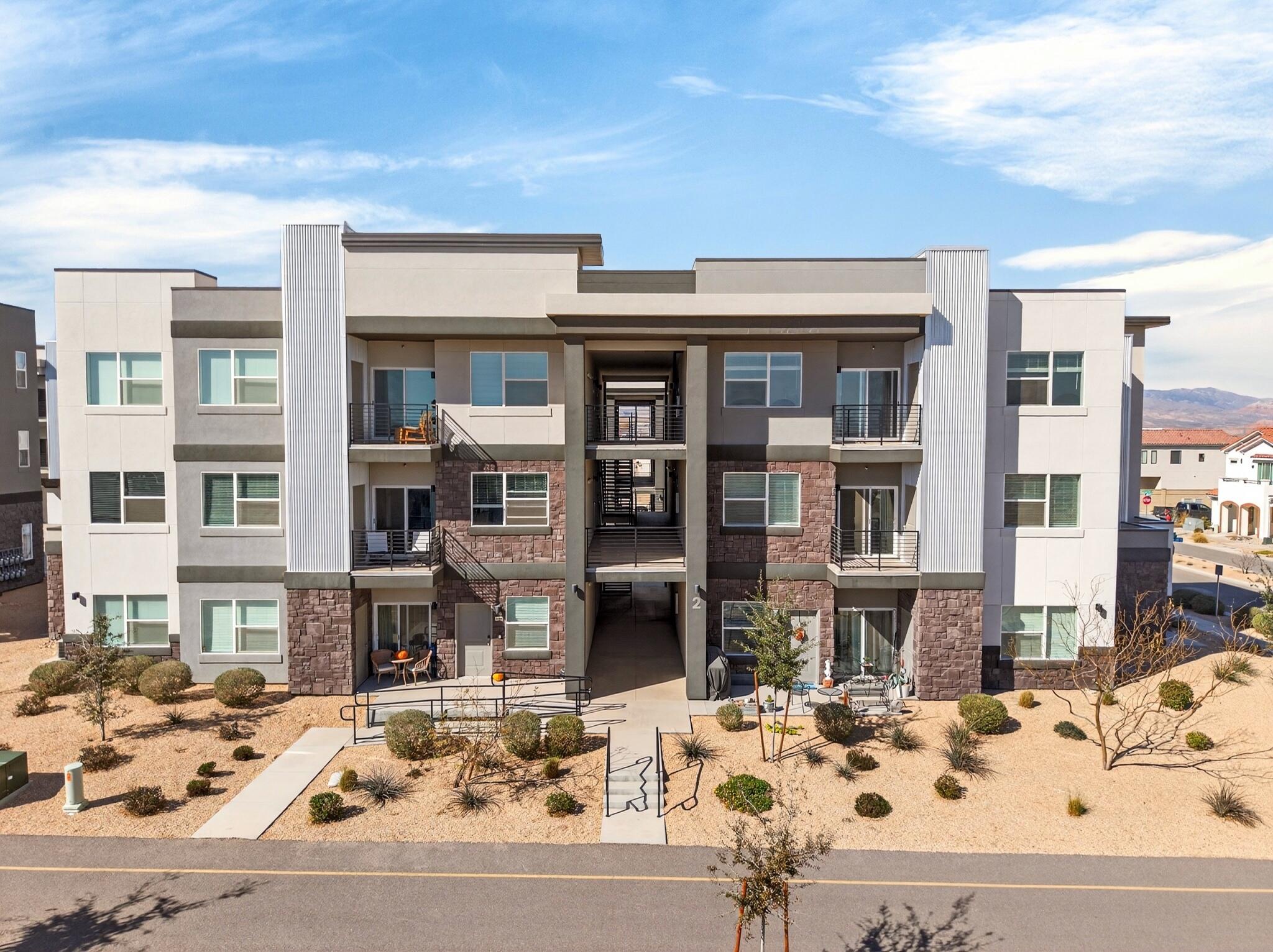 DESERT COLOR AUBURN HILLS CONDOMINIUMS - Residential
