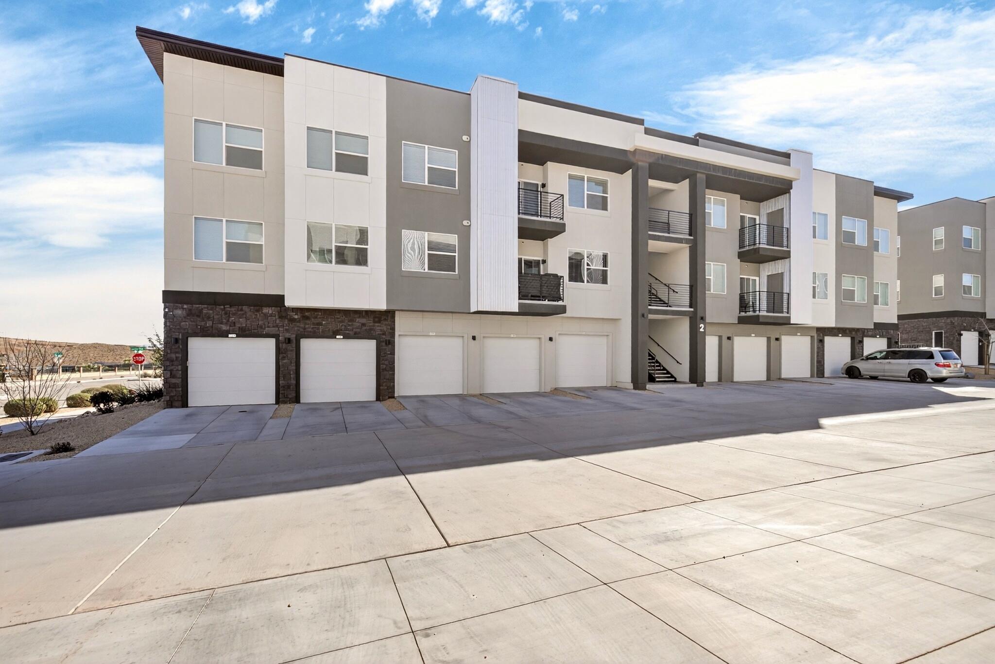 DESERT COLOR AUBURN HILLS CONDOMINIUMS - Residential