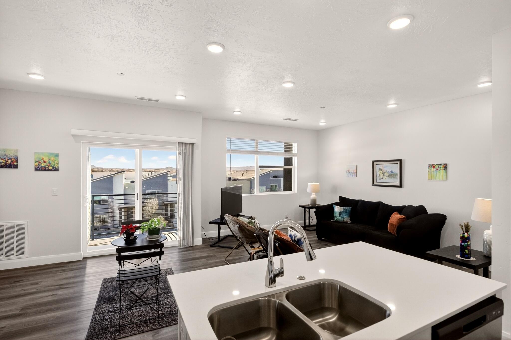 DESERT COLOR AUBURN HILLS CONDOMINIUMS - Residential