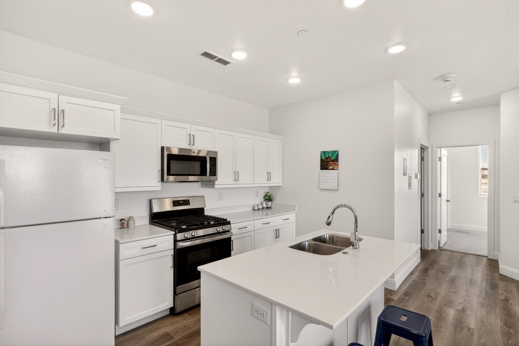 DESERT COLOR AUBURN HILLS CONDOMINIUMS - Residential