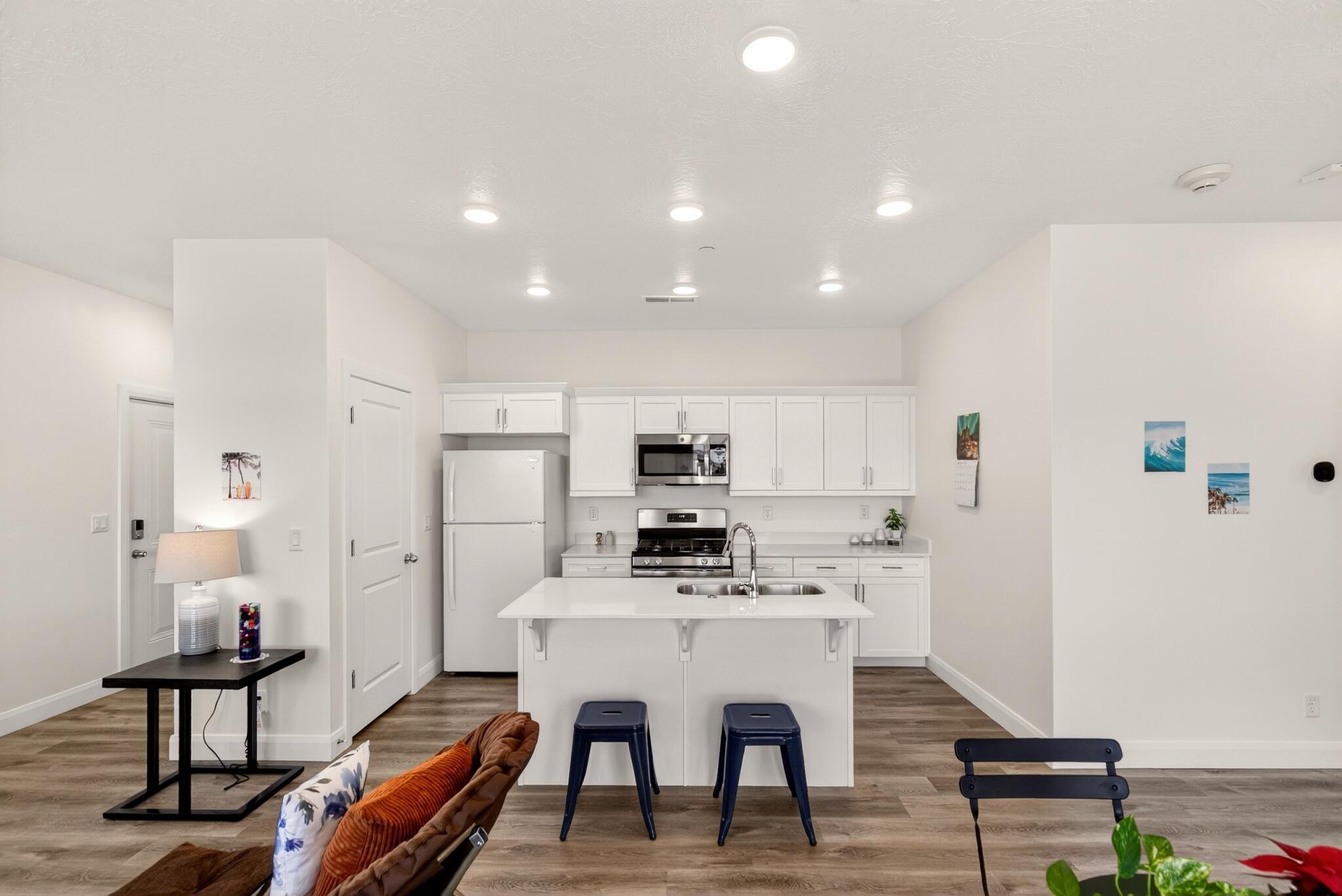 DESERT COLOR AUBURN HILLS CONDOMINIUMS - Residential