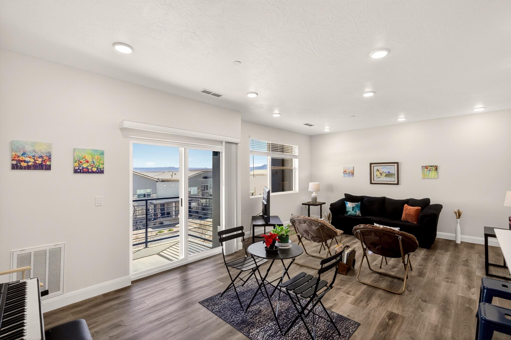 DESERT COLOR AUBURN HILLS CONDOMINIUMS - Residential