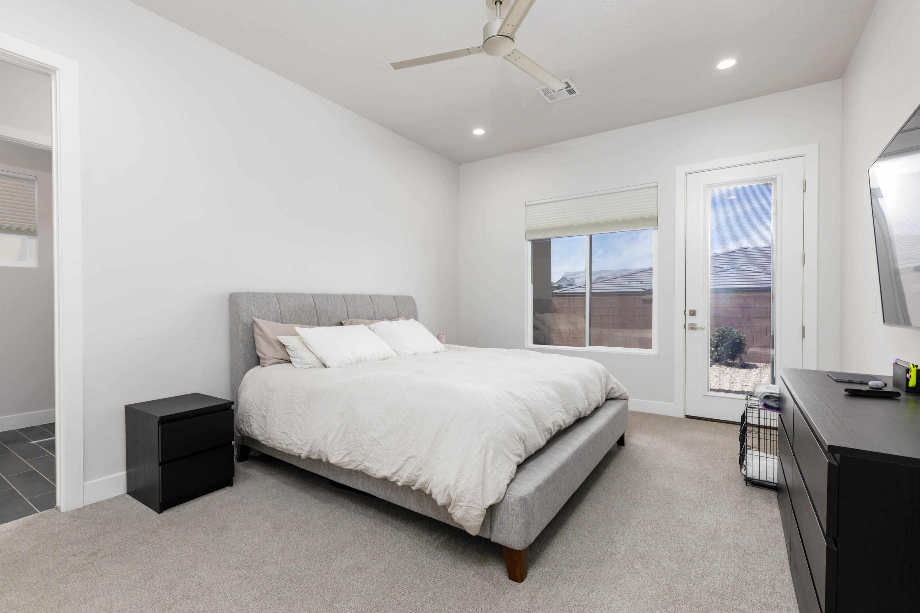 WARNER GATEWAY - Residential