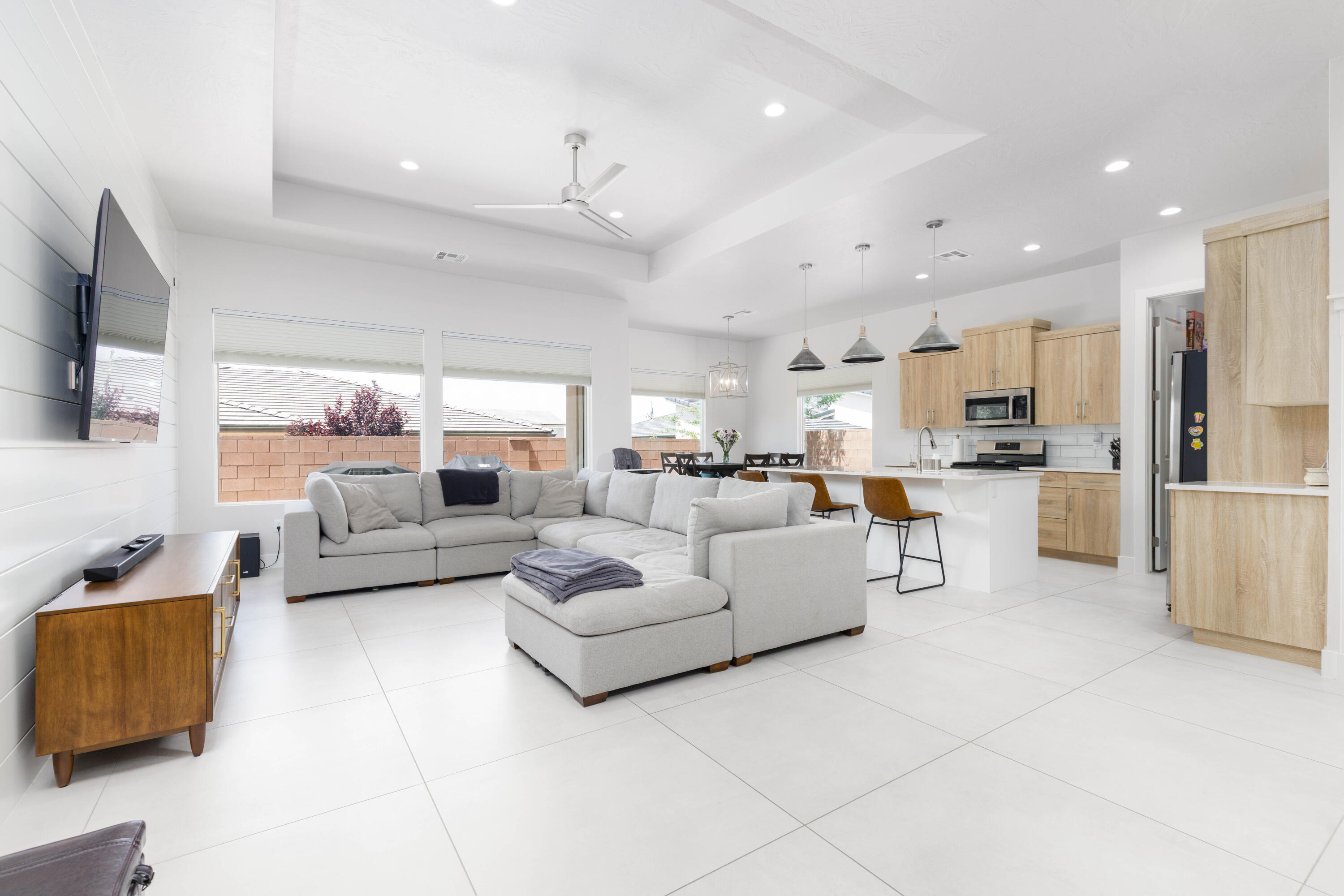 WARNER GATEWAY - Residential