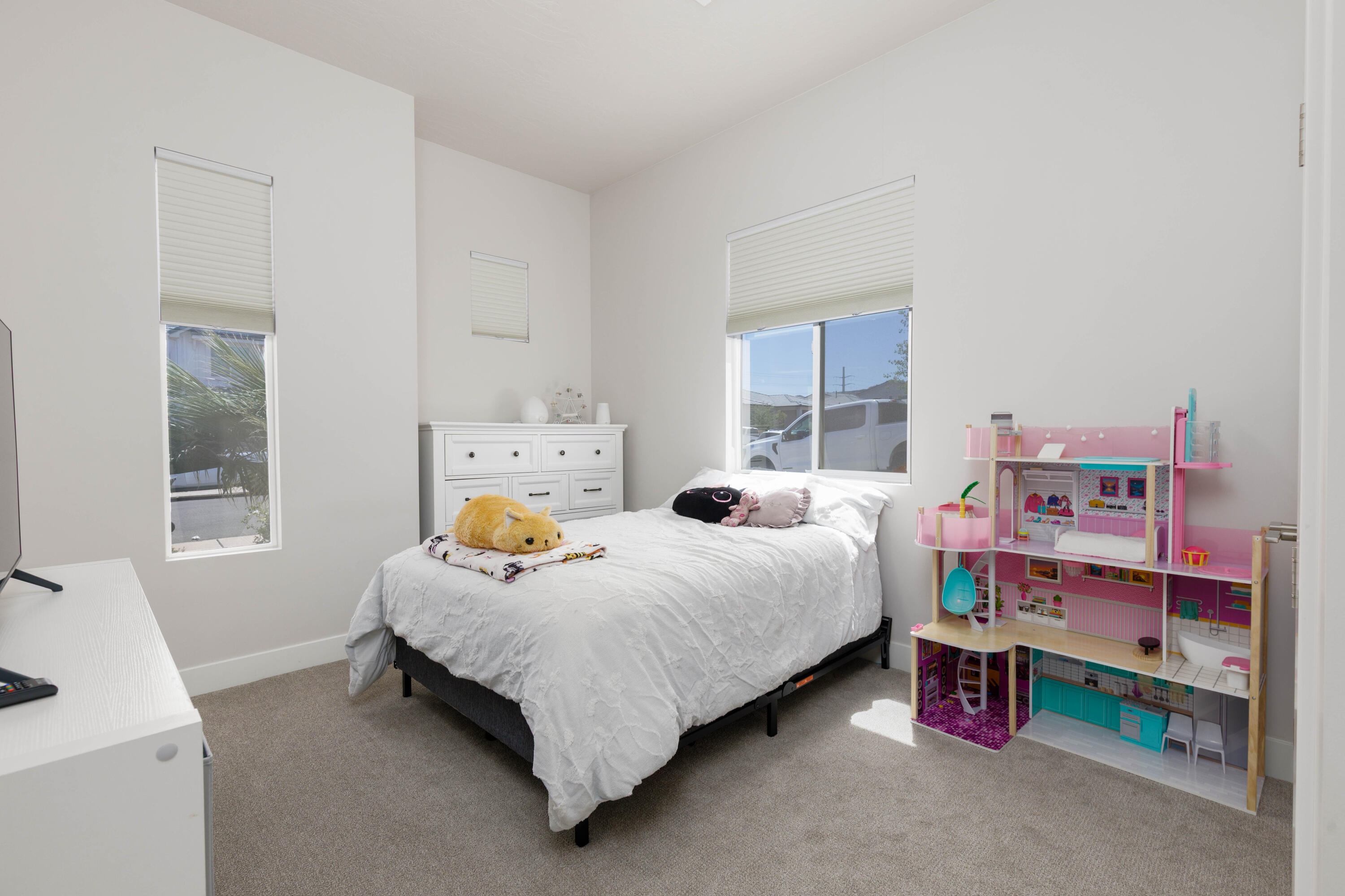 WARNER GATEWAY - Residential