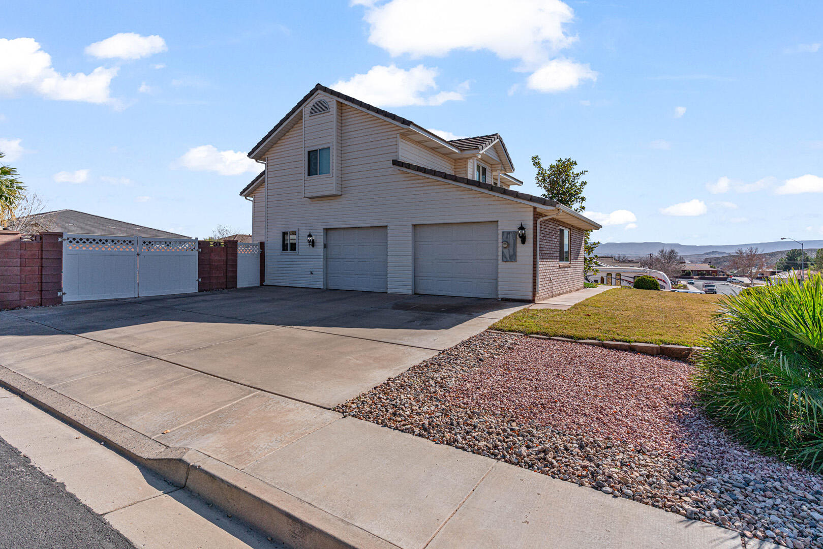 SKYLINE ESTATES - Residential