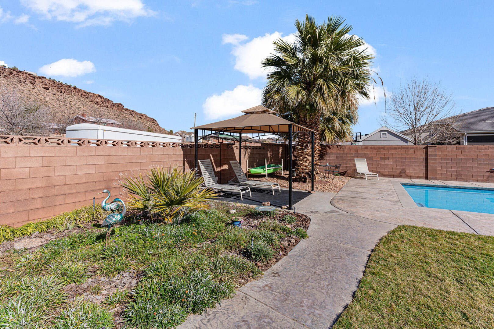 SKYLINE ESTATES - Residential