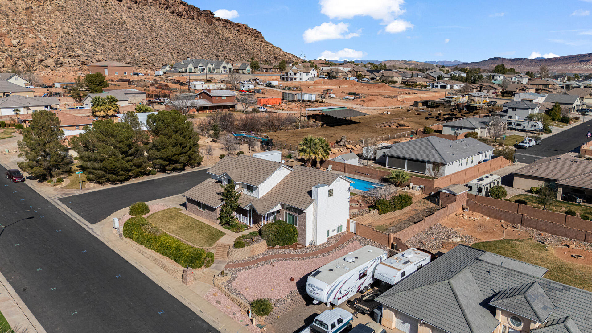 SKYLINE ESTATES - Residential