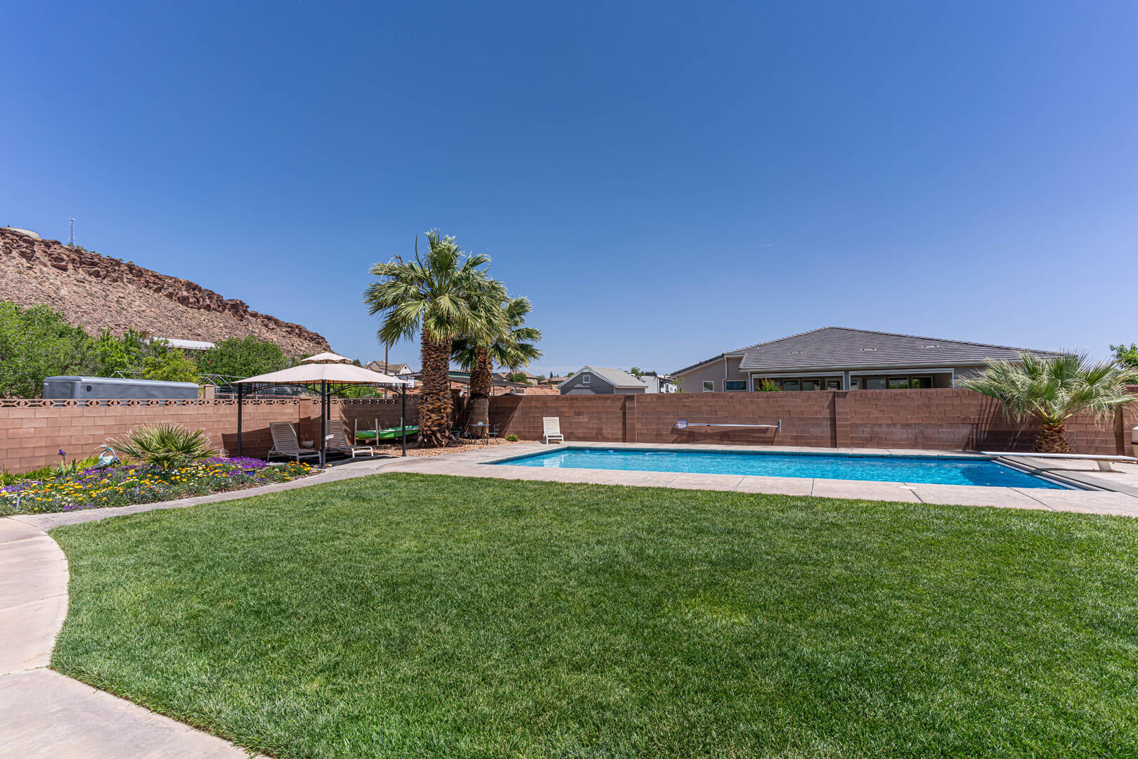 SKYLINE ESTATES - Residential