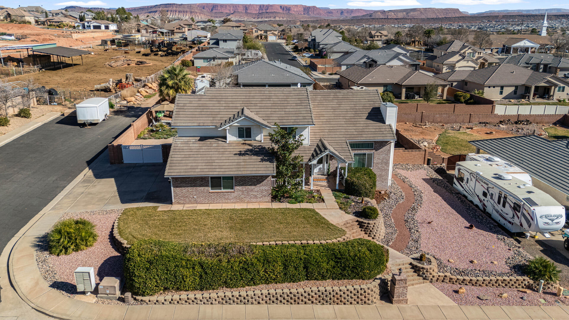 SKYLINE ESTATES - Residential