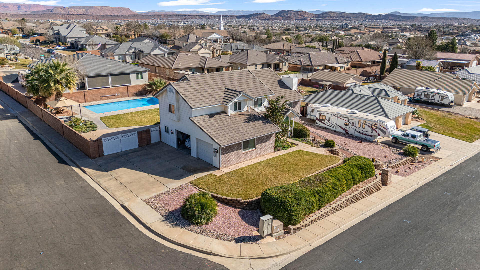SKYLINE ESTATES - Residential