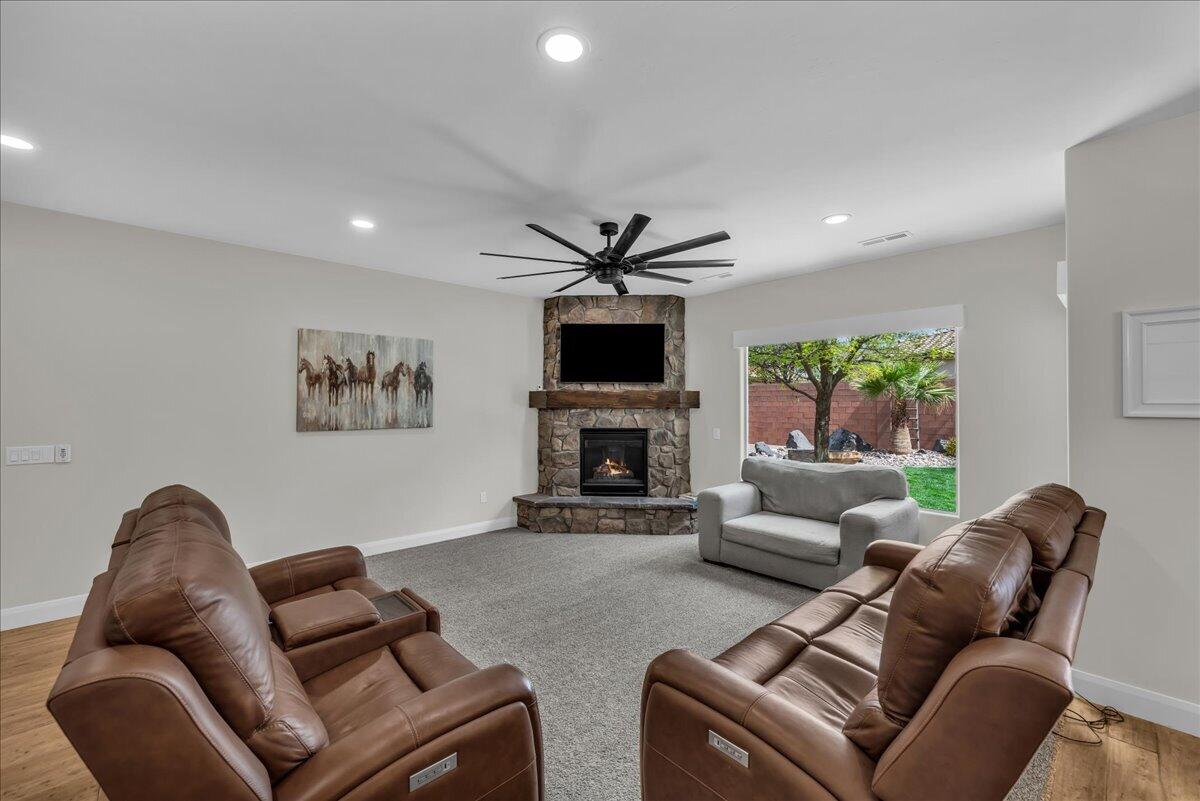 BRIDLE GATE ESTATES - Residential