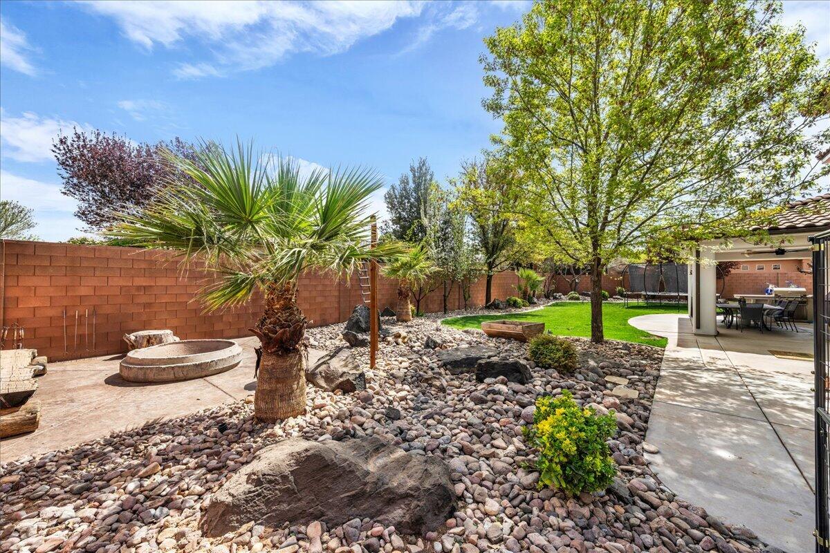 BRIDLE GATE ESTATES - Residential