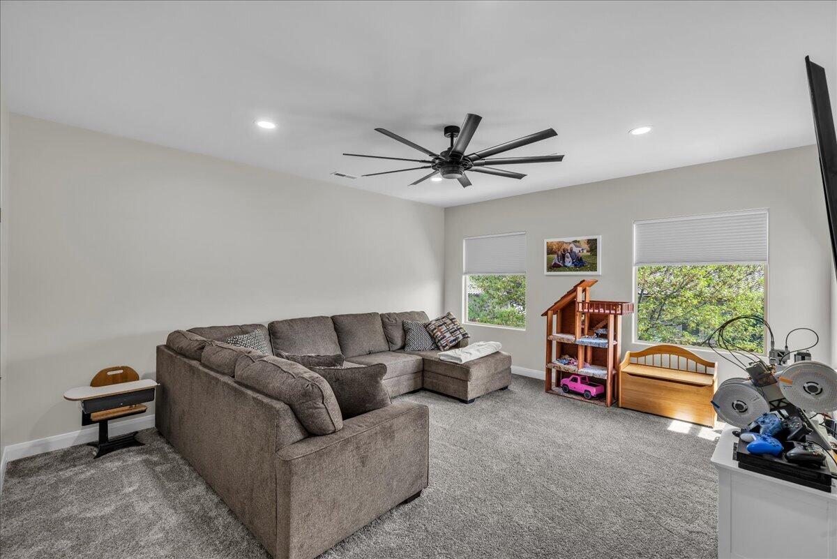 BRIDLE GATE ESTATES - Residential