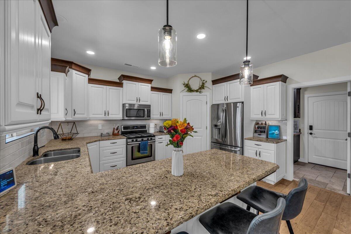 BRIDLE GATE ESTATES - Residential