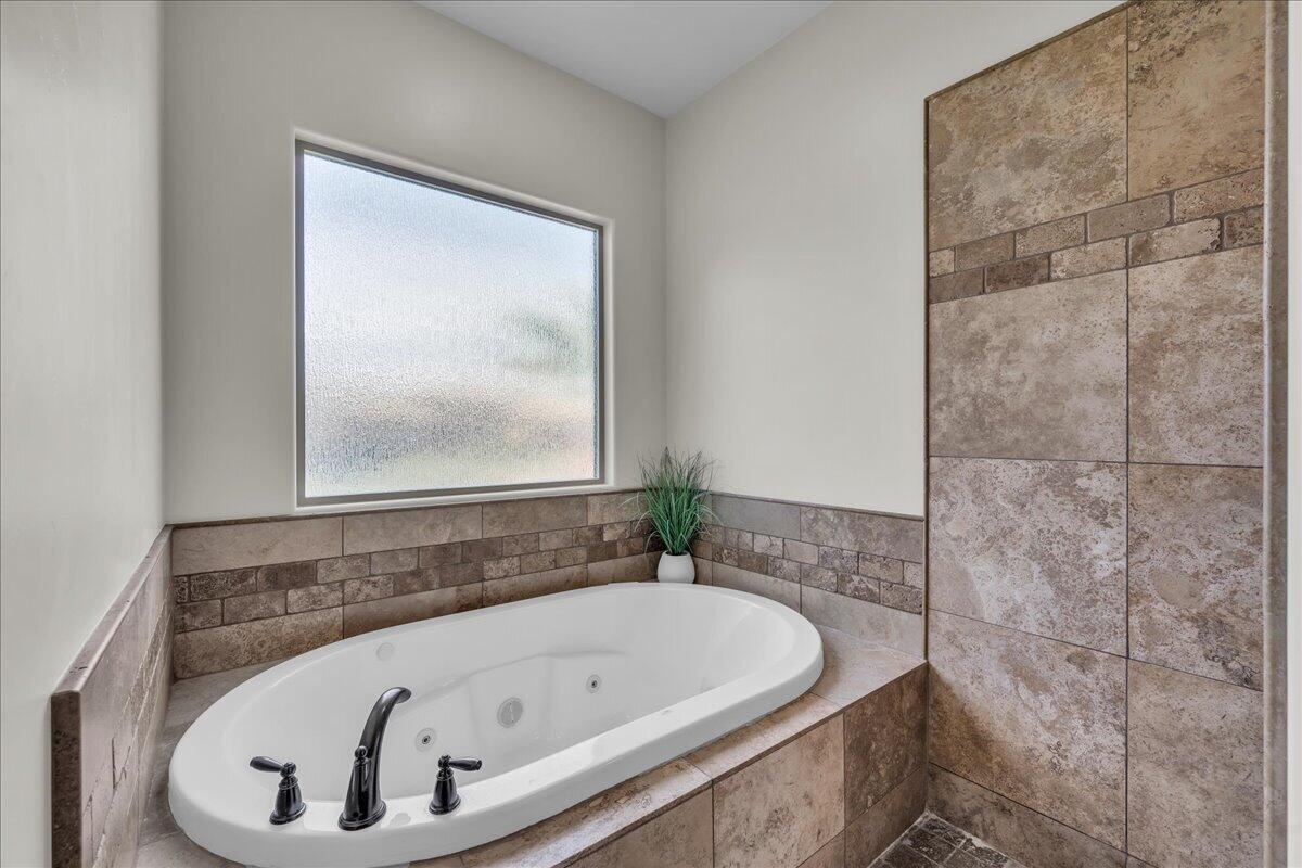 BRIDLE GATE ESTATES - Residential