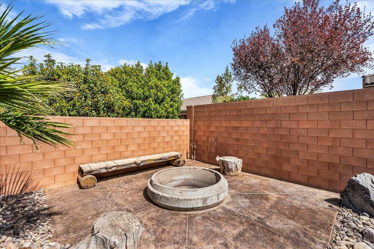 BRIDLE GATE ESTATES - Residential