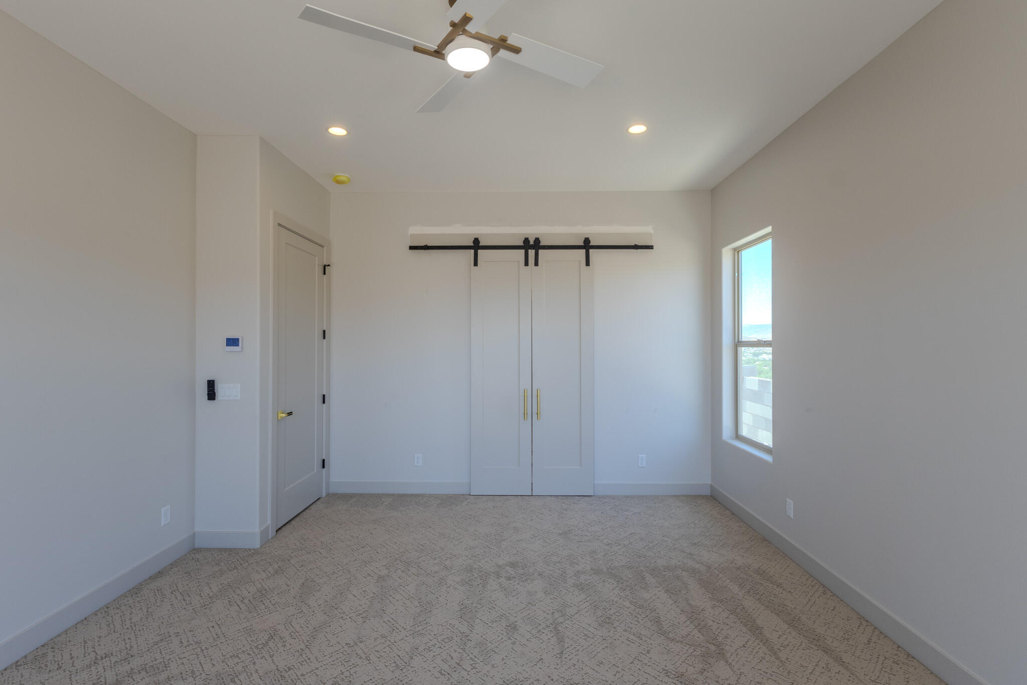 MOUNTAIN VIEW ESTATES - Residential