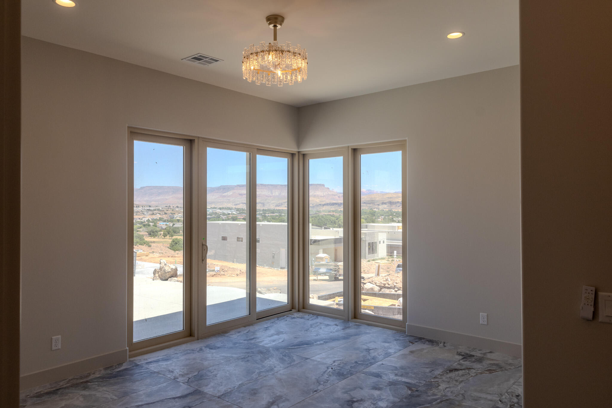 MOUNTAIN VIEW ESTATES - Residential