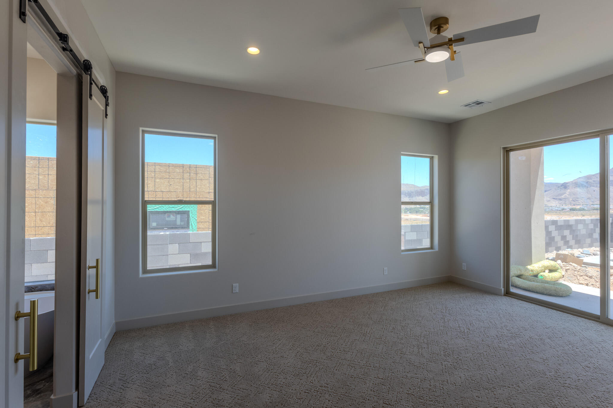 MOUNTAIN VIEW ESTATES - Residential