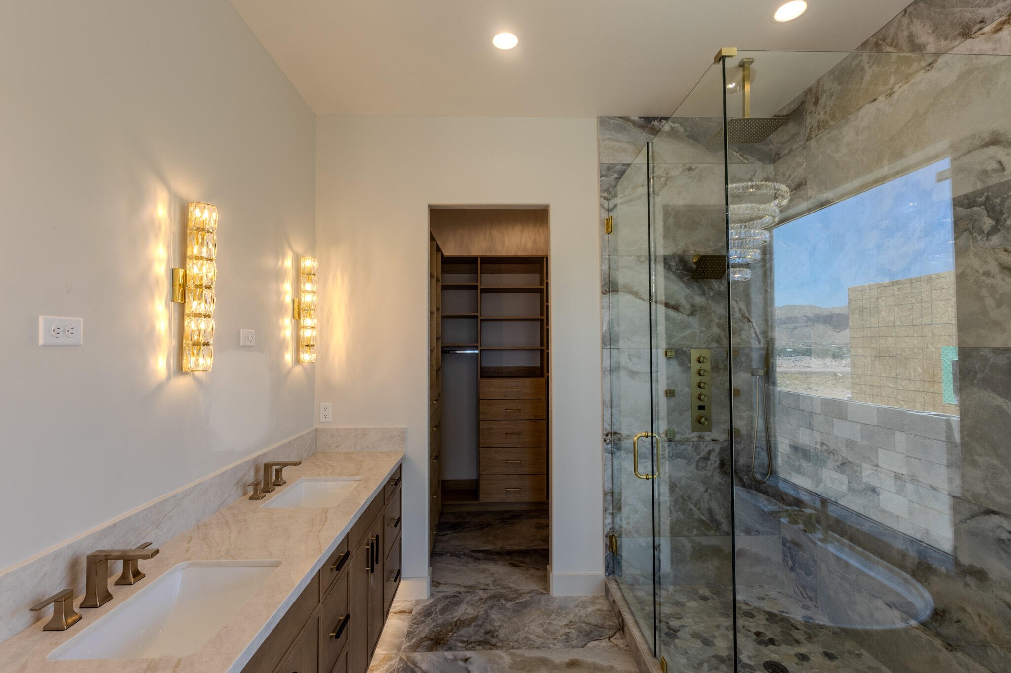 MOUNTAIN VIEW ESTATES - Residential