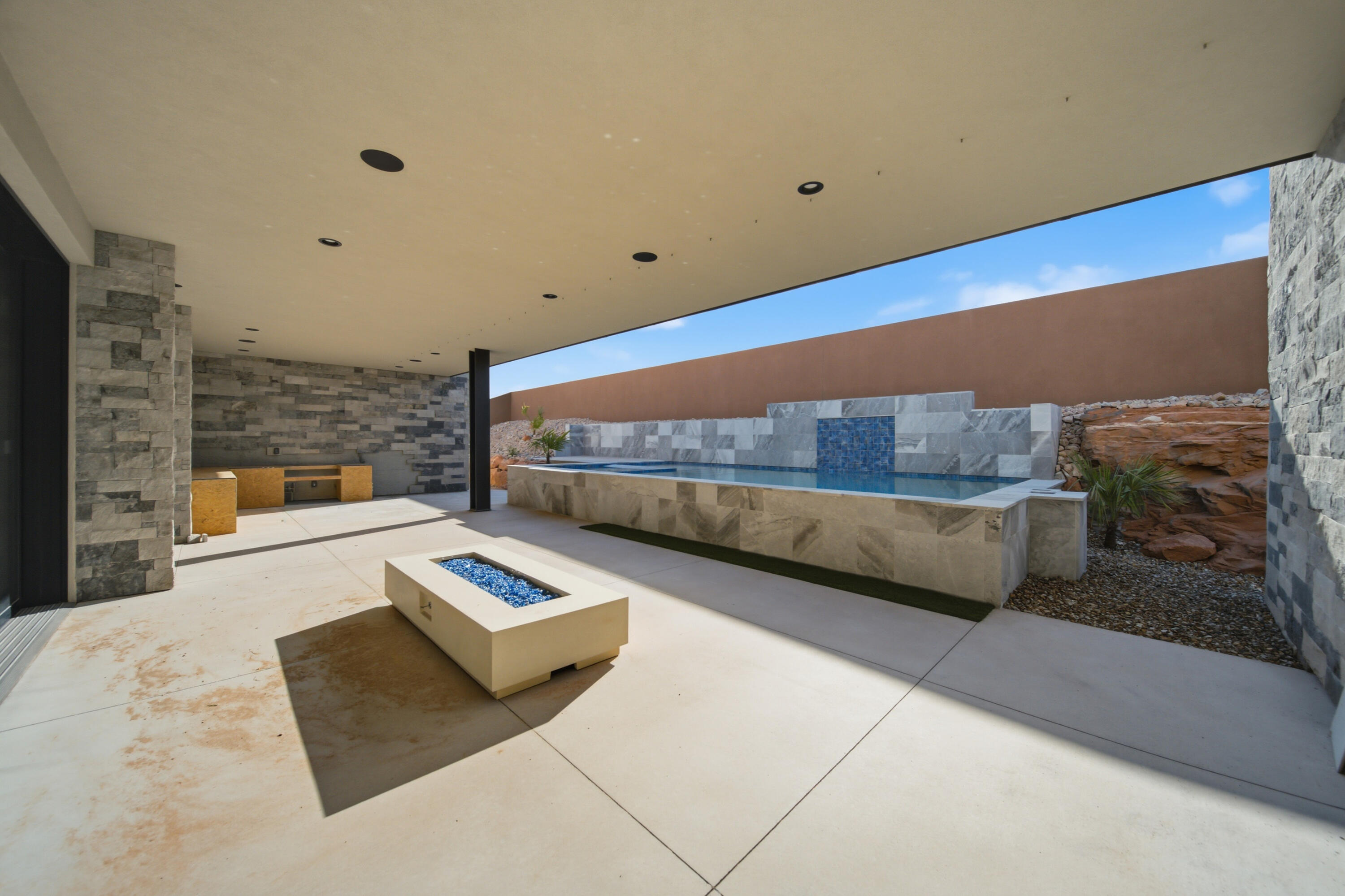 ESTATES AT SAND HOLLOW - Residential
