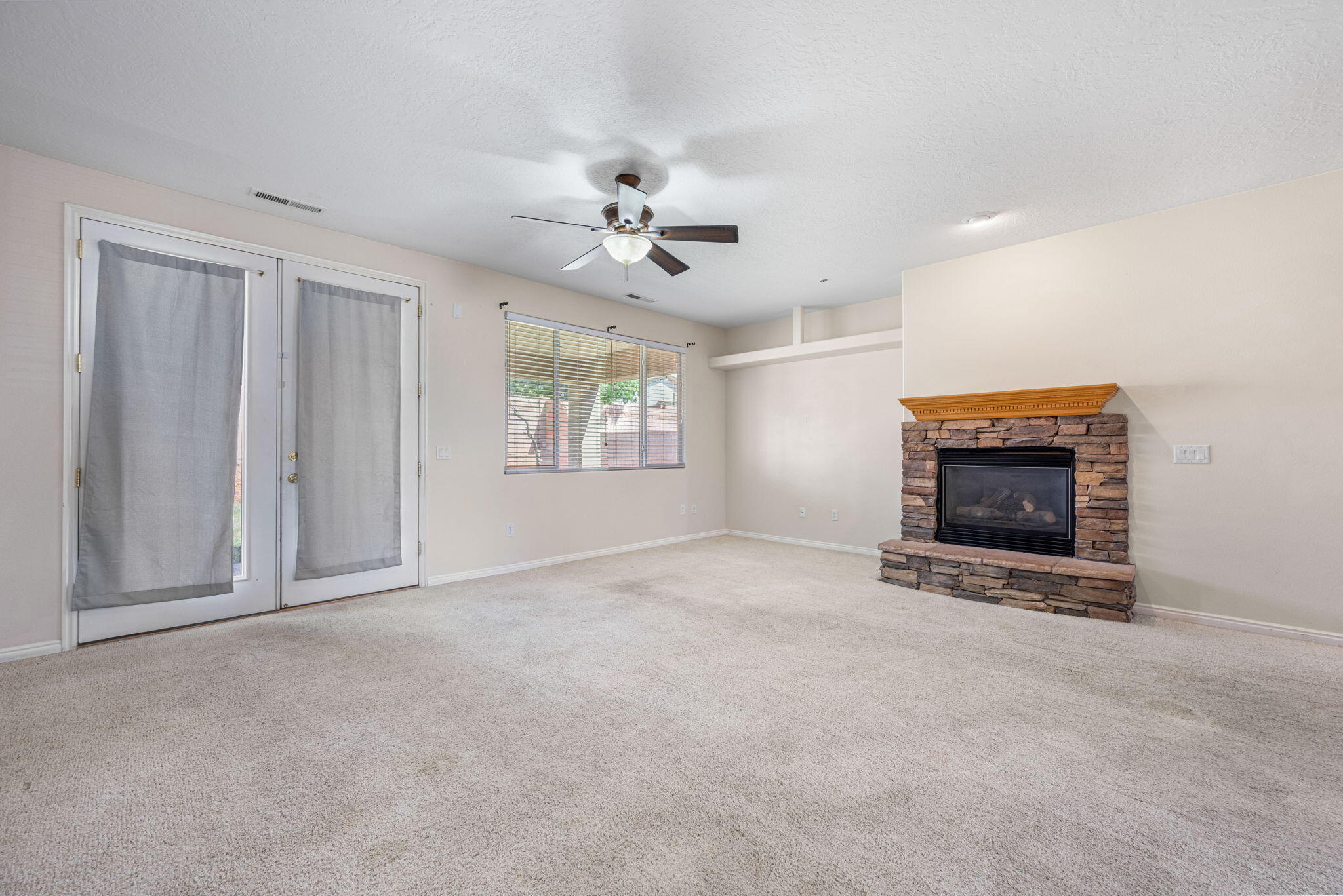 CORAL CANYON - Residential