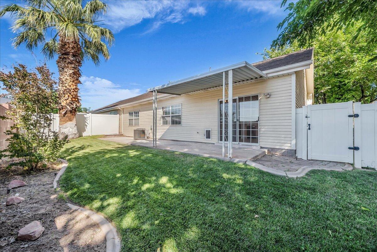 RED CANYON TOWNHOMES - Residential
