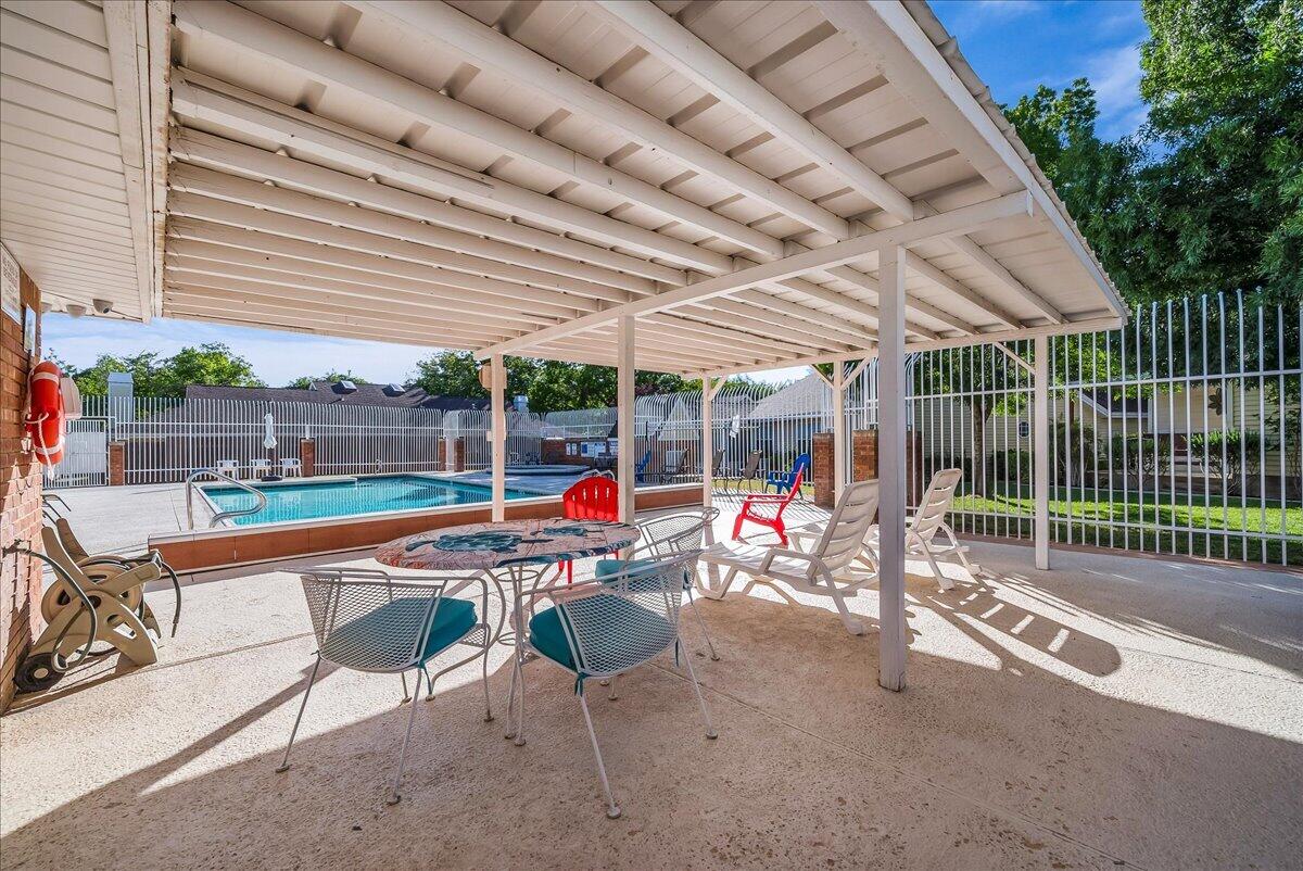 RED CANYON TOWNHOMES - Residential