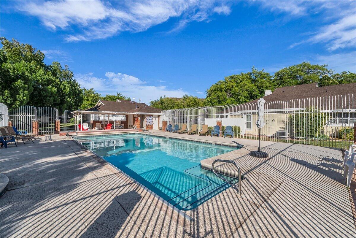 RED CANYON TOWNHOMES - Residential