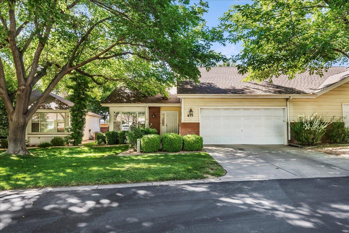 RED CANYON TOWNHOMES - Residential