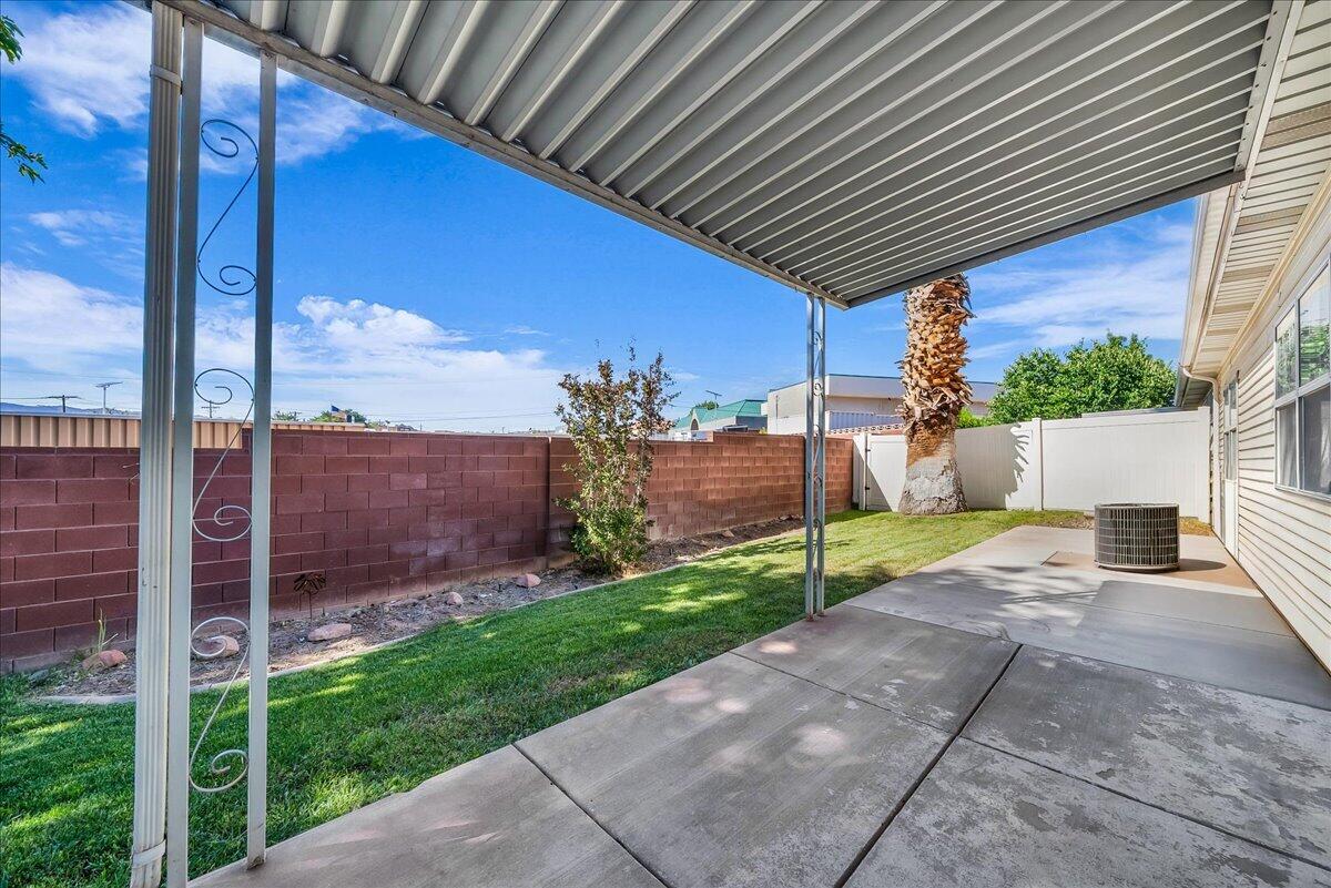 RED CANYON TOWNHOMES - Residential