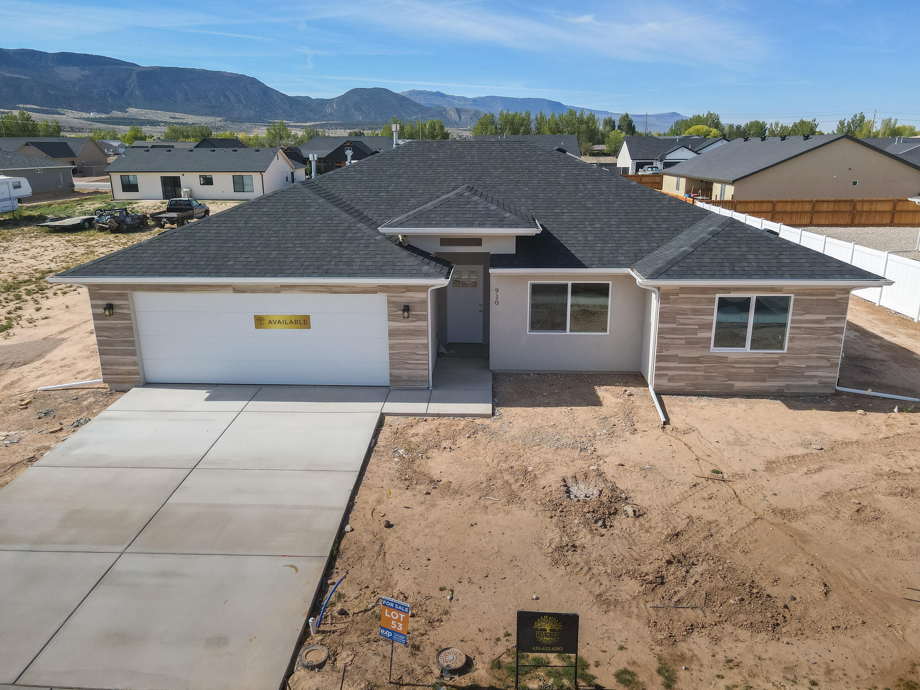 This beautifully crafted 3 bed, 2 bath home by Holyoak Homes, located in Enoch's desirable Valley Gate Estates. 

Landscaping and Fencing Packages Available!

Sitting on a spacious 0.26-acre lot, this new construction features premium finishes, an open-concept layout, and a stylish kitchen perfect for entertaining. Contact the listing agent today to ask about available incentives!