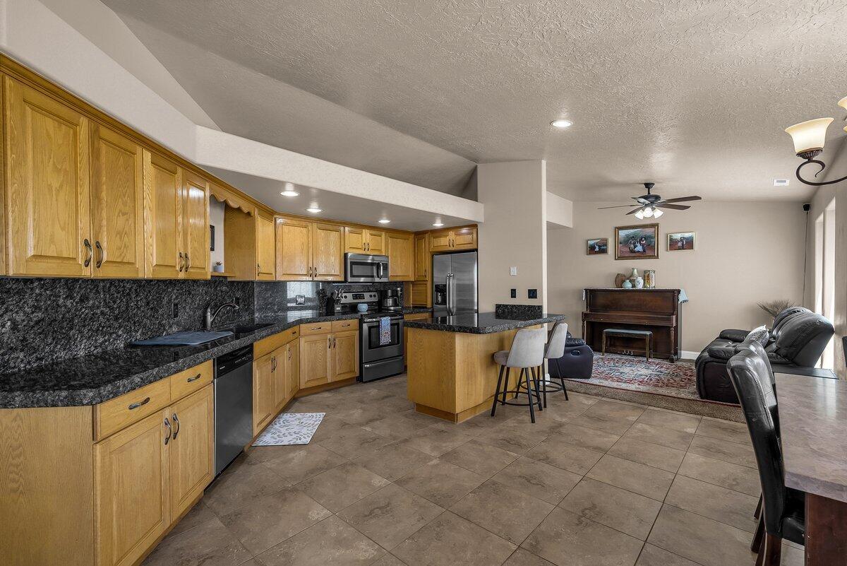 WINCHESTER HILLS - Residential