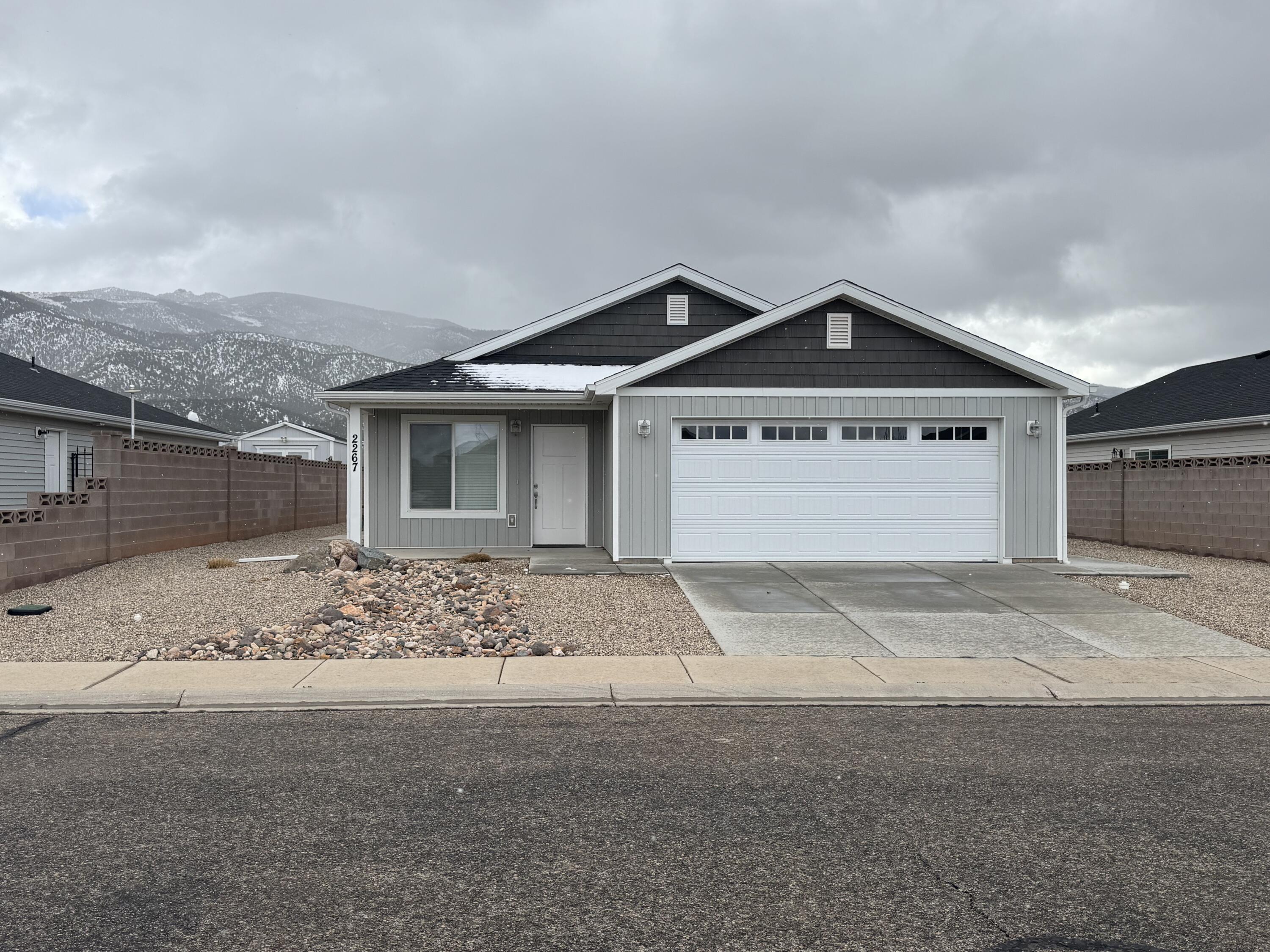EAGLE ROCK - Residential