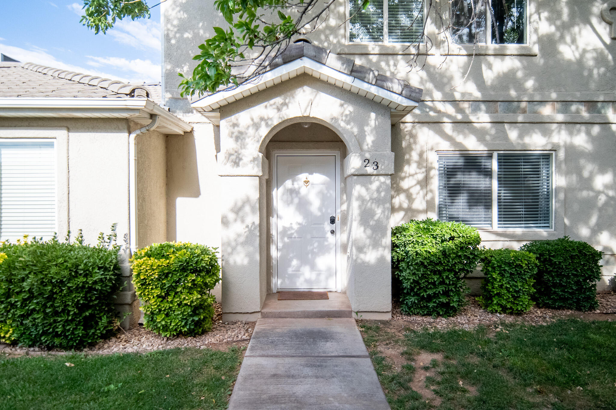 Well maintained beautiful townhome within minute of everything but still gives you a feeling of privacy!! One Covered parking and One uncovered parking included with the unit.